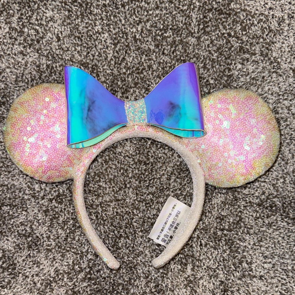 Disney Minnie Mouse Iridescent Sequins & Bow
Ear Headband